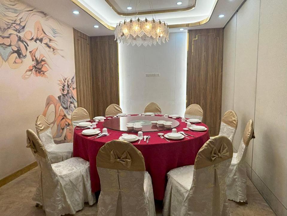 Lido De Paris Hotel Манила Екстериор снимка