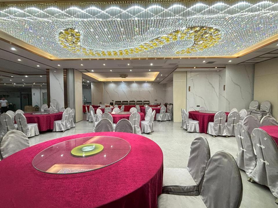 Lido De Paris Hotel Манила Екстериор снимка