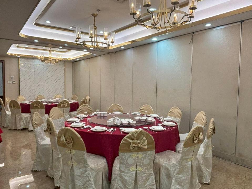 Lido De Paris Hotel Манила Екстериор снимка