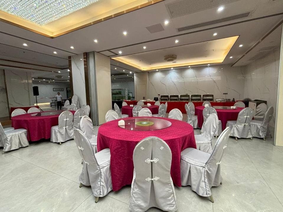 Lido De Paris Hotel Манила Екстериор снимка