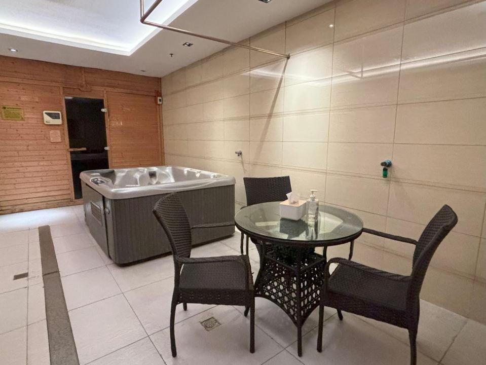 Lido De Paris Hotel Манила Екстериор снимка