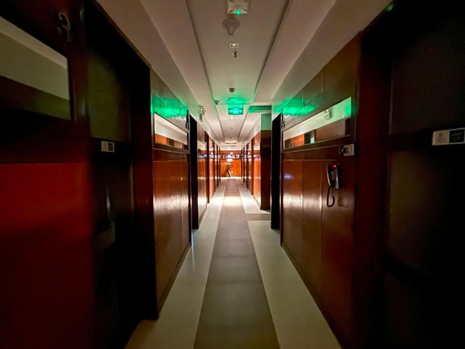 Lido De Paris Hotel Манила Екстериор снимка