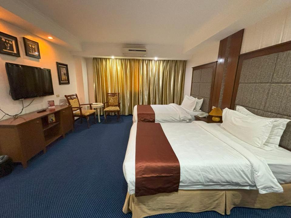 Lido De Paris Hotel Манила Екстериор снимка