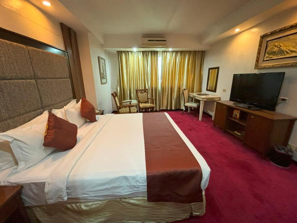 Lido De Paris Hotel Манила Екстериор снимка