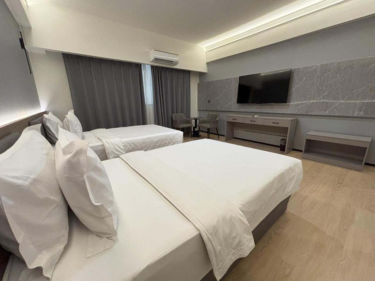 Lido De Paris Hotel Манила Екстериор снимка