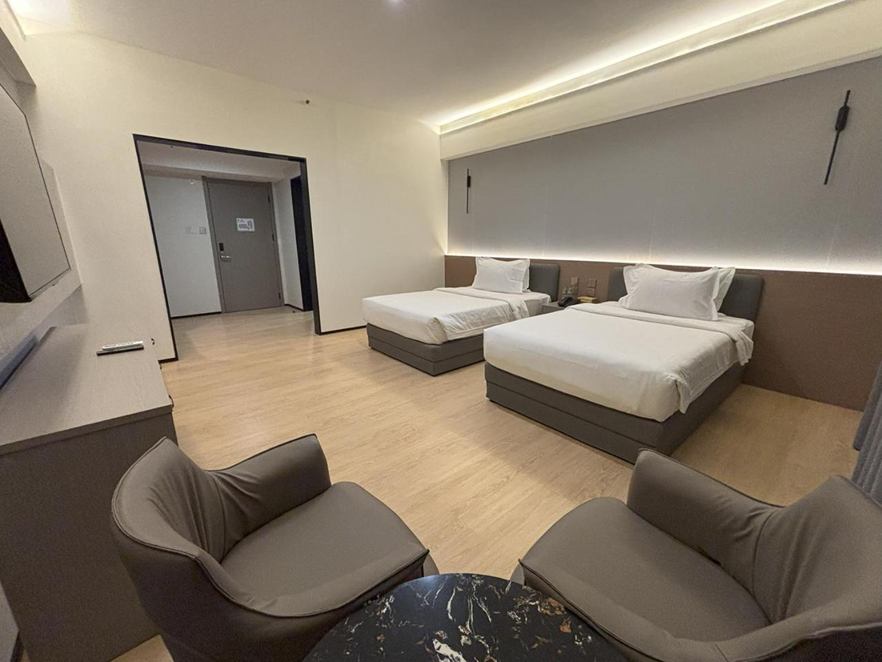 Lido De Paris Hotel Манила Екстериор снимка