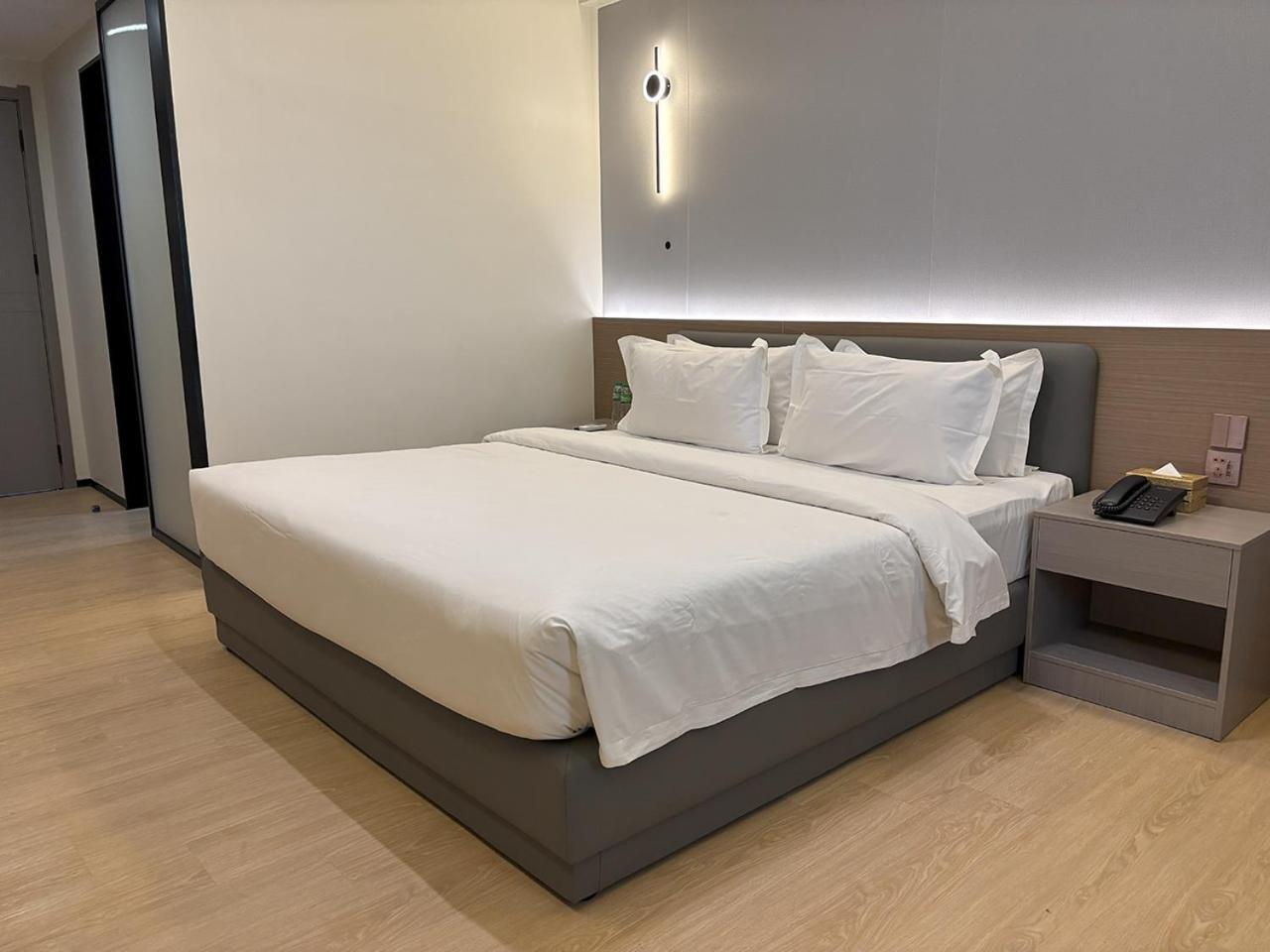Lido De Paris Hotel Манила Екстериор снимка