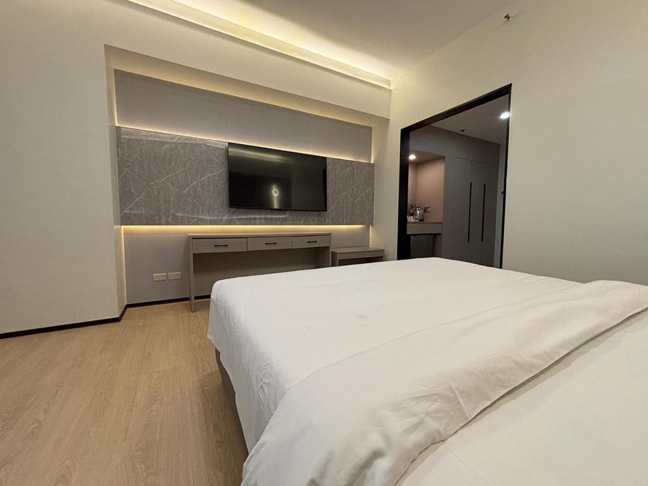 Lido De Paris Hotel Манила Екстериор снимка